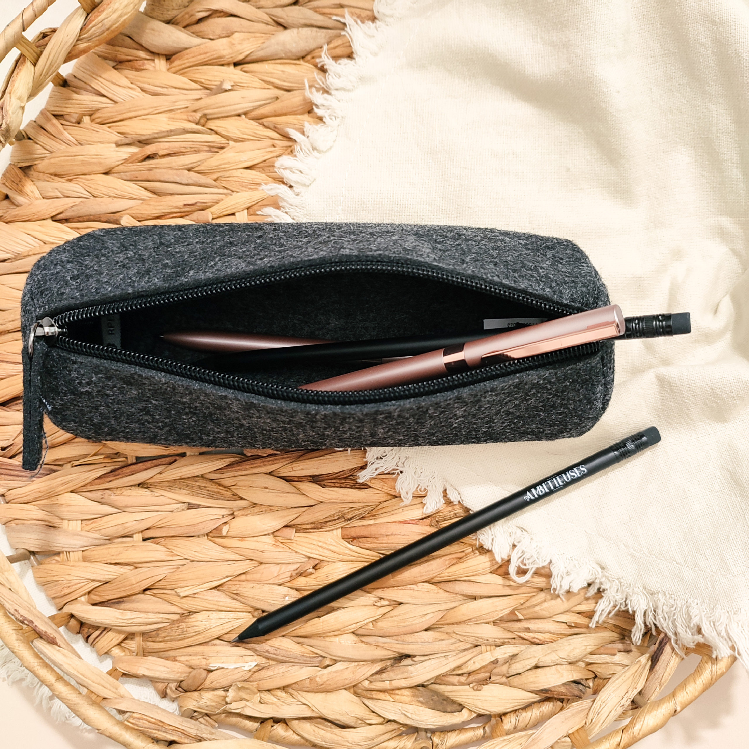 Une trousse spacieuse